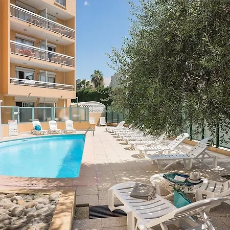 Pierre & La Rostagne 3*